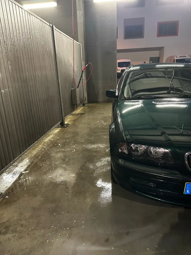 BMW 320 320i Vert - 2