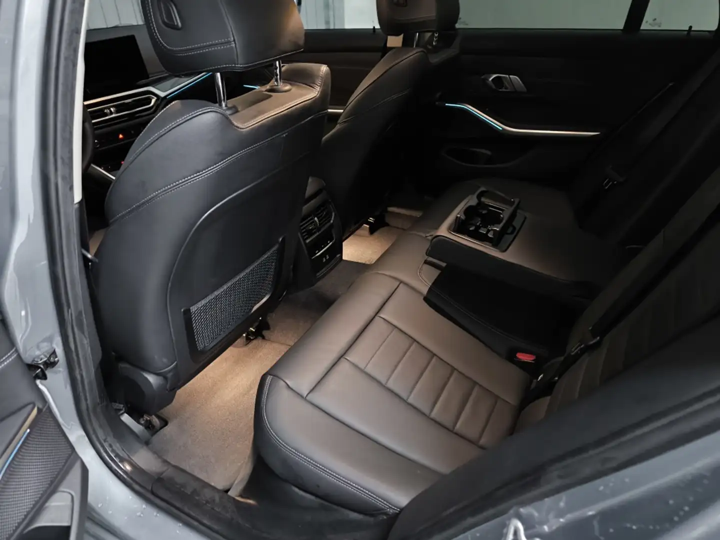 BMW 320 320e xDrive Touring Argent - 2