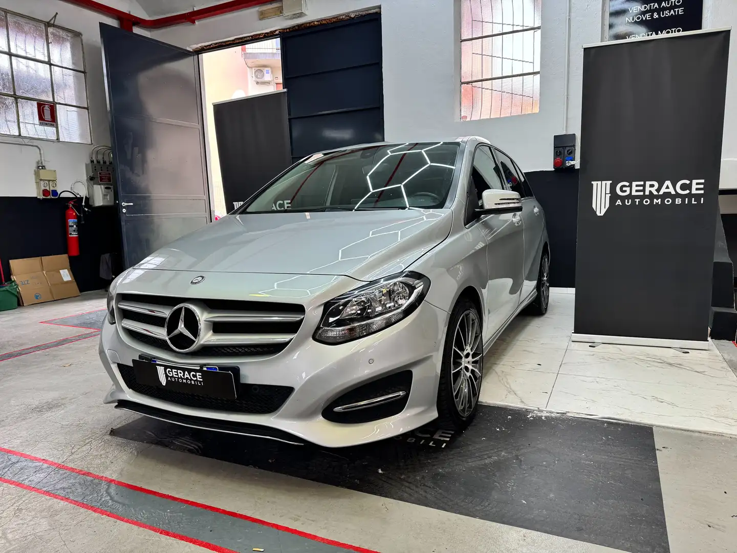 Mercedes-Benz B 180 Business Argento - 2
