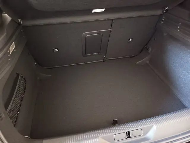 Peugeot 308 view 9