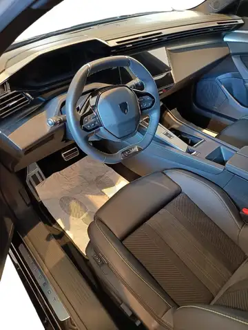 Peugeot 308 view 5