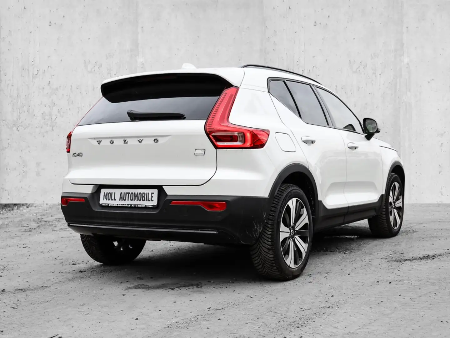 Volvo XC40 Plus Dark Recharge Plug-In Hybrid 2WD T4 Twin Engi Weiß - 2