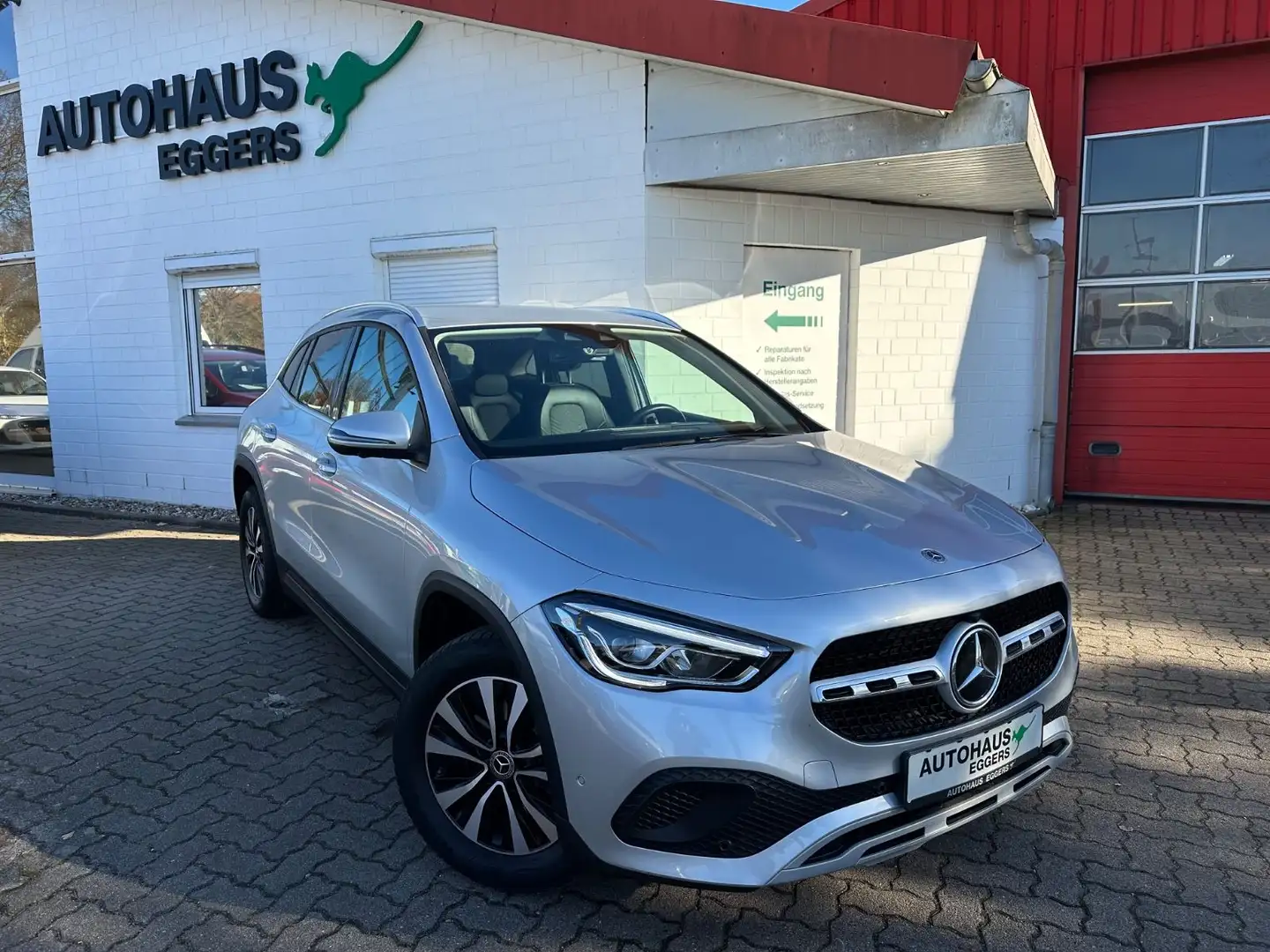 Mercedes-Benz GLA 200 /VIRTUAL/NAVI/SHZ/TEMP/GJR/TEILLEDER Silber - 1