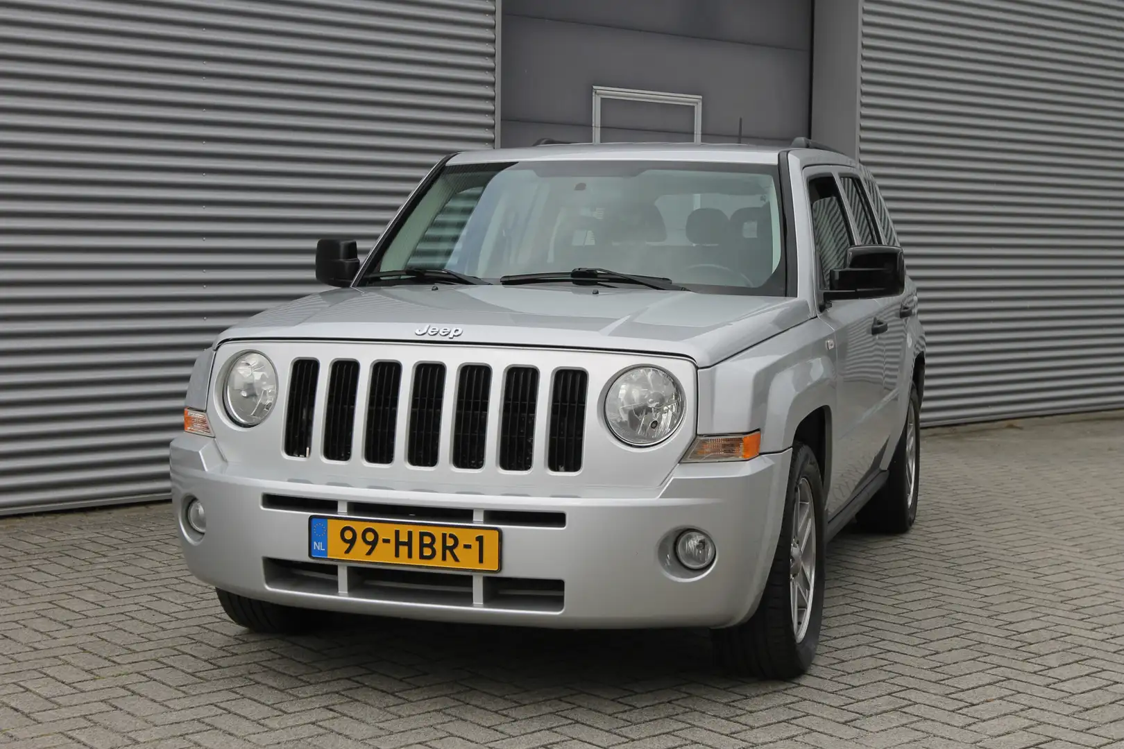 Jeep Patriot 2.4 Sport Adventure I 4x4 I Airco I Nl. Auto Grijs - 2