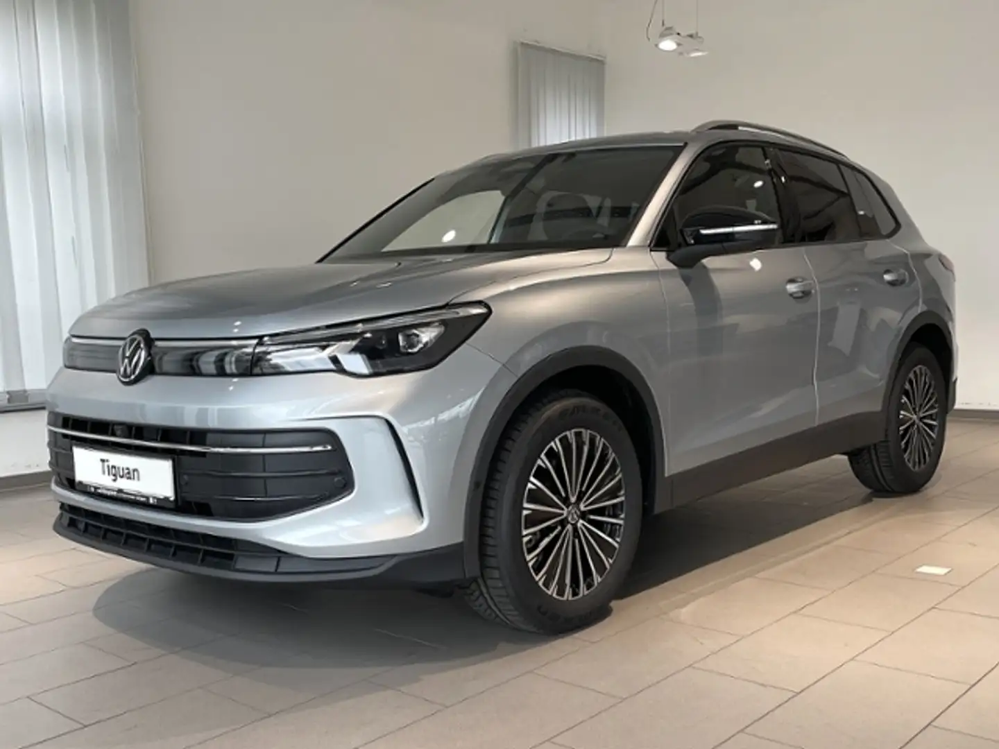 Volkswagen Tiguan 1.5 eTSI Goal +ALLWETTER+360°+HUD Silber - 2
