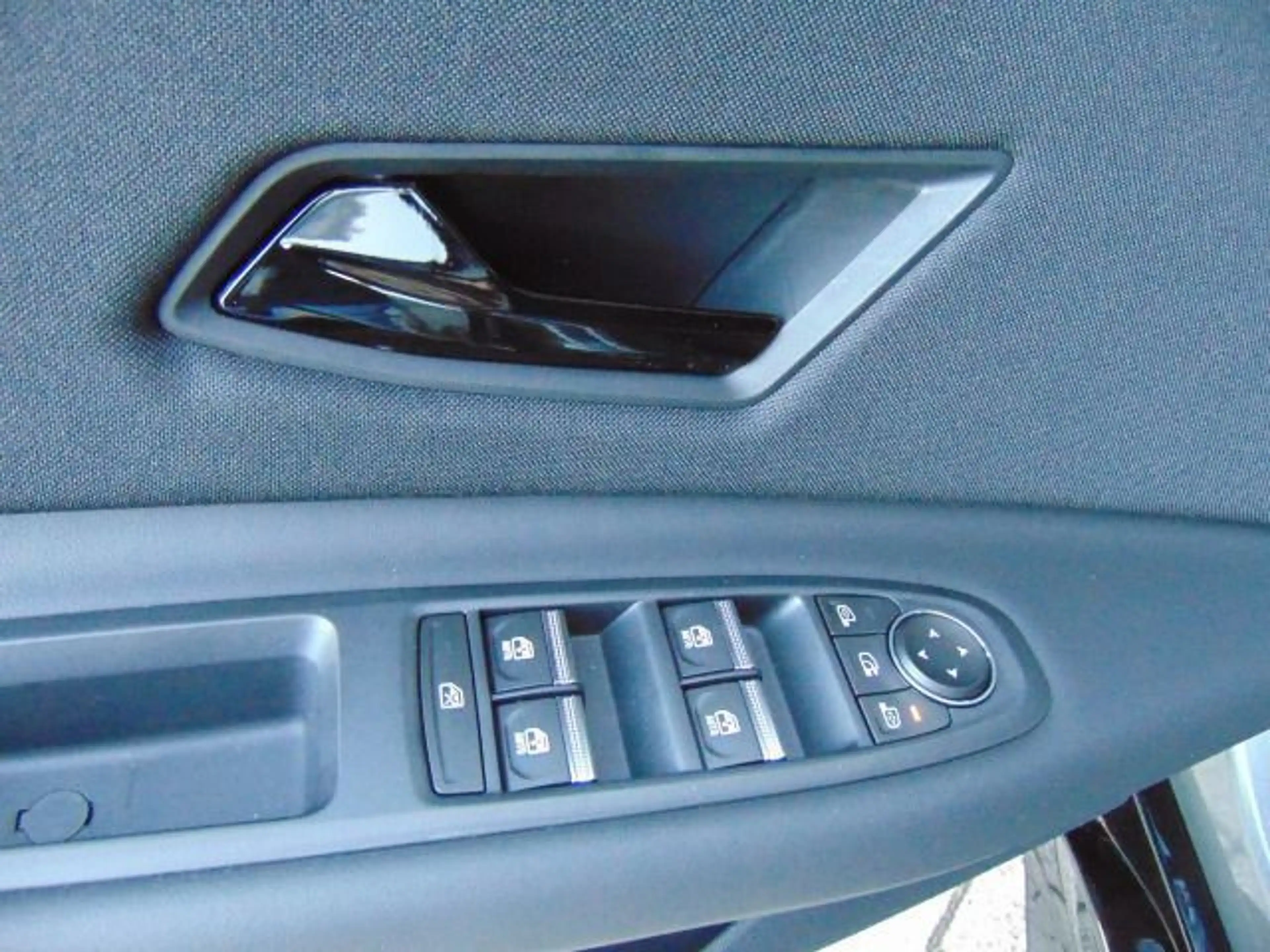Nissan Micra 52kWh Advance Kamera,Parksensoren&Winter-P — photo 8