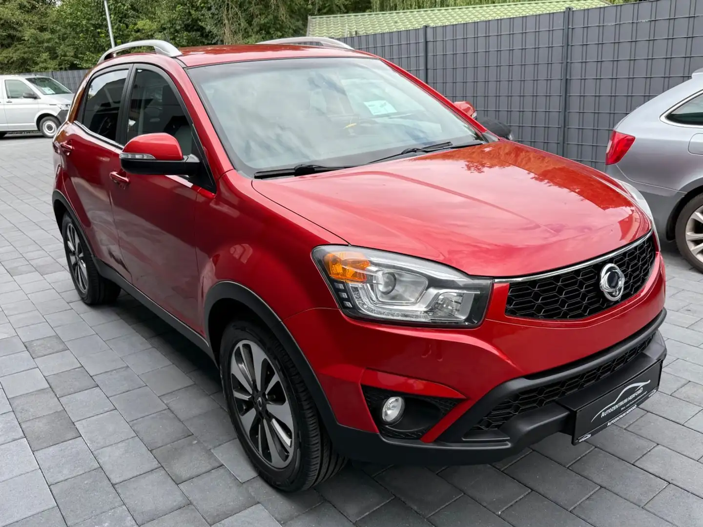 SsangYong Korando 4x4 Automatik Leder RFK AHK Rot - 2