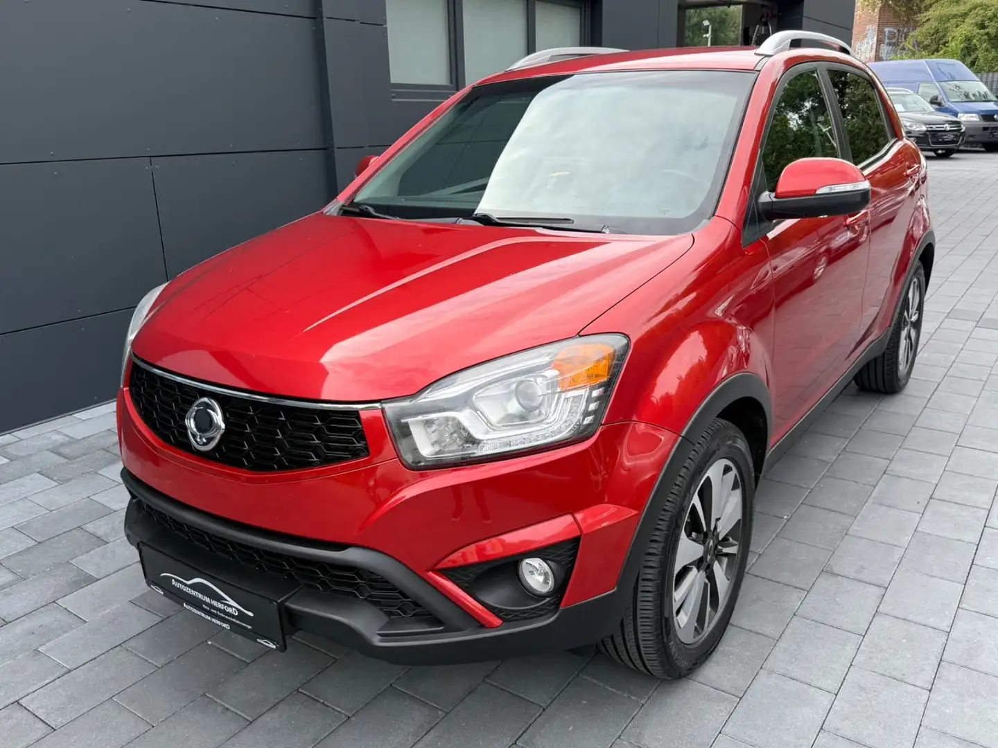 SsangYong Korando 4x4 Automatik Leder RFK AHK Rot - 1