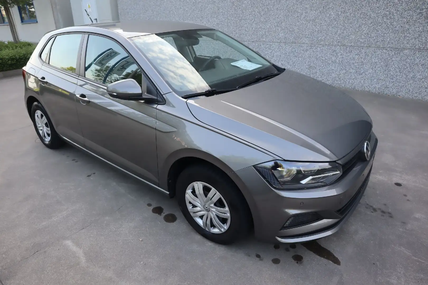 Volkswagen Polo 1.0 Benz Gris - 1
