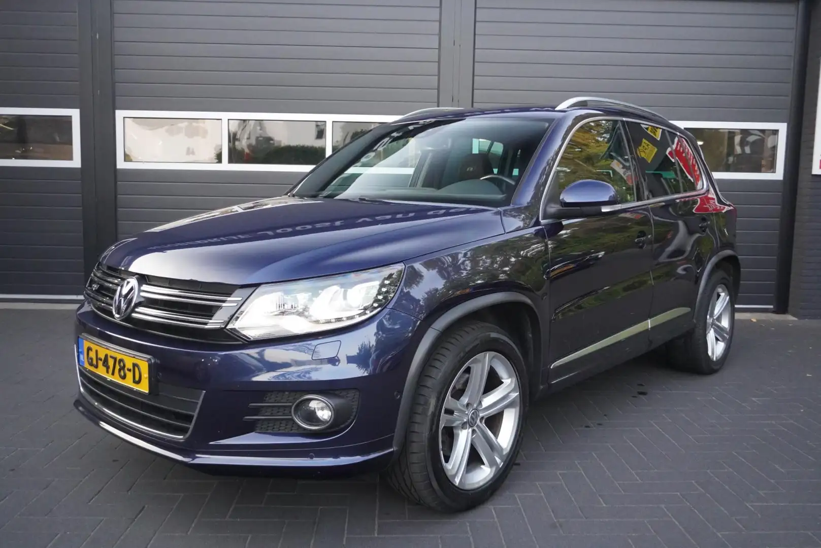 Volkswagen Tiguan 1.4 TSI R-Line Edition Aut/Elek.Panodak/Trekhaak/N Blauw - 1