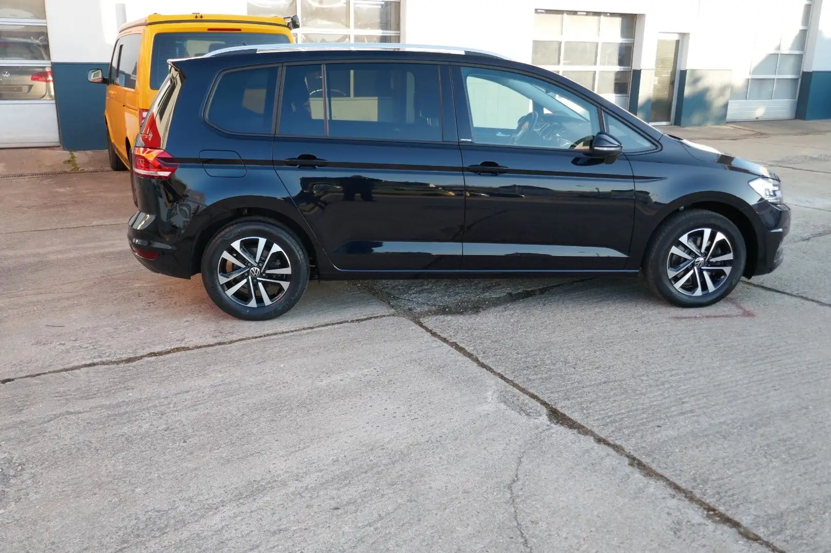 Volkswagen Touran United LED/Navi/ACC/SHZ/Kam/AppCo/PDC Schwarz - 2
