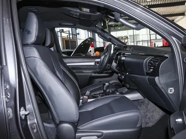 Toyota Hilux view 5