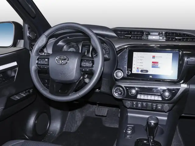 Toyota Hilux view 8