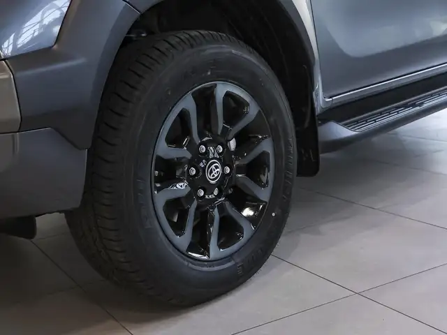 Toyota Hilux view 12