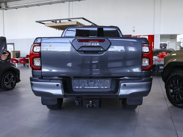 Toyota Hilux view 3