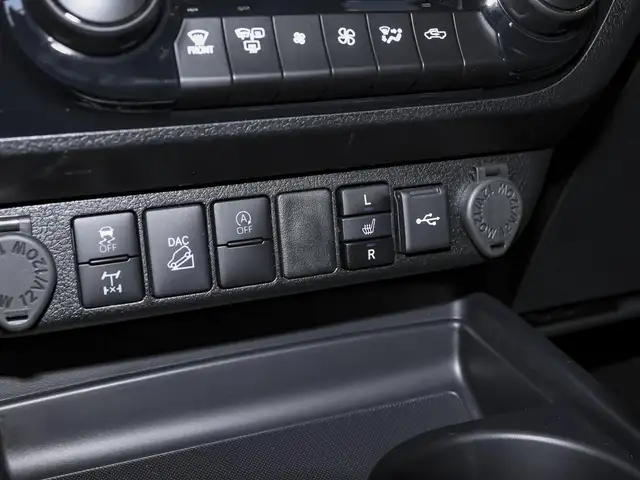 Toyota Hilux view 11
