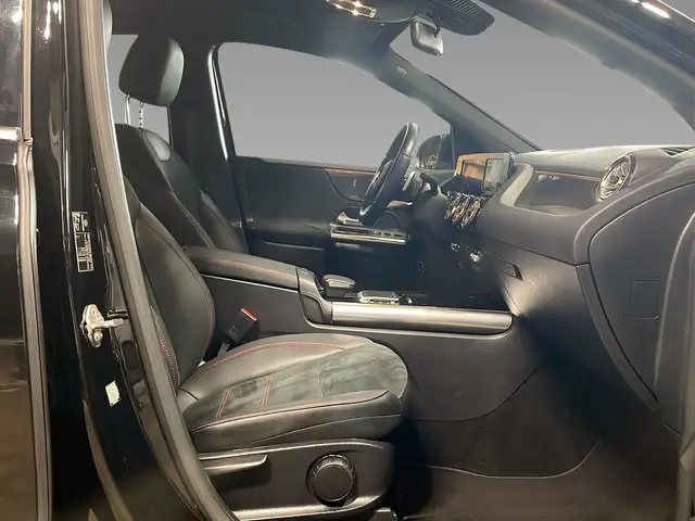Mercedes-Benz B-Class view 12