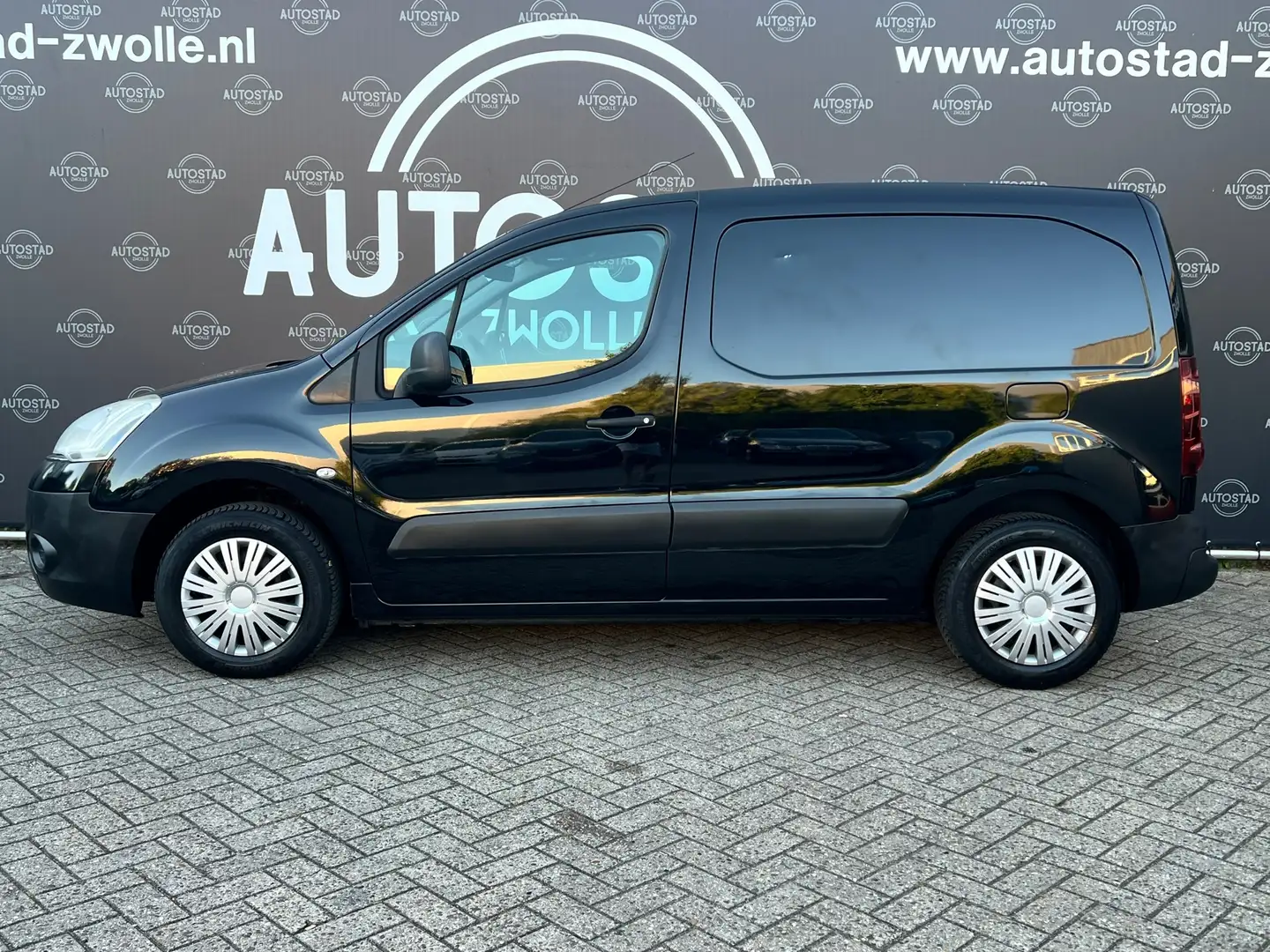 Citroen Berlingo 1.6 HDI 500 Comfort Economy NL-Auto/2e Eigenaar/NA Zwart - 2