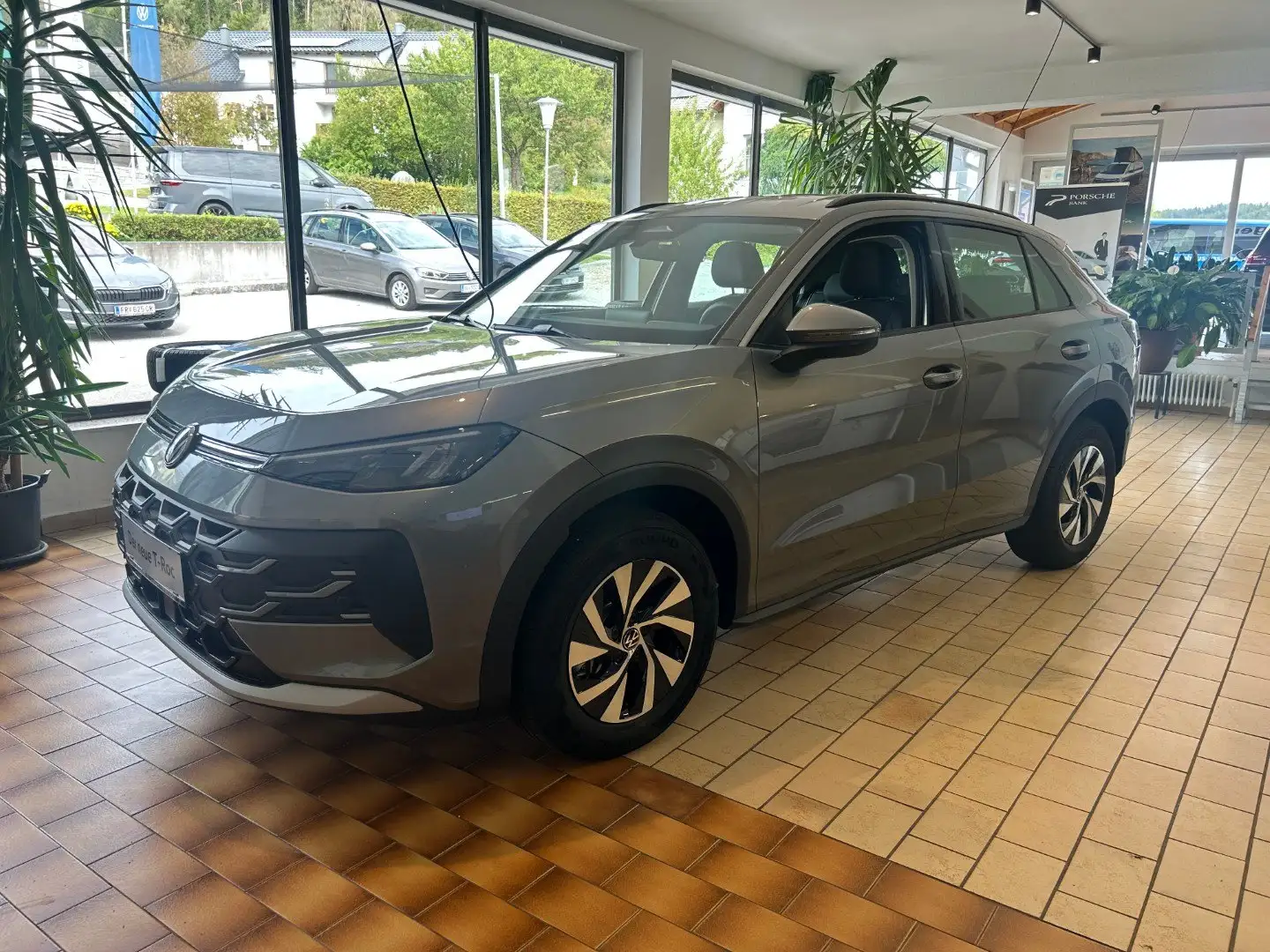 Volkswagen T-Roc 4Me eTSI DSG Grau - 1