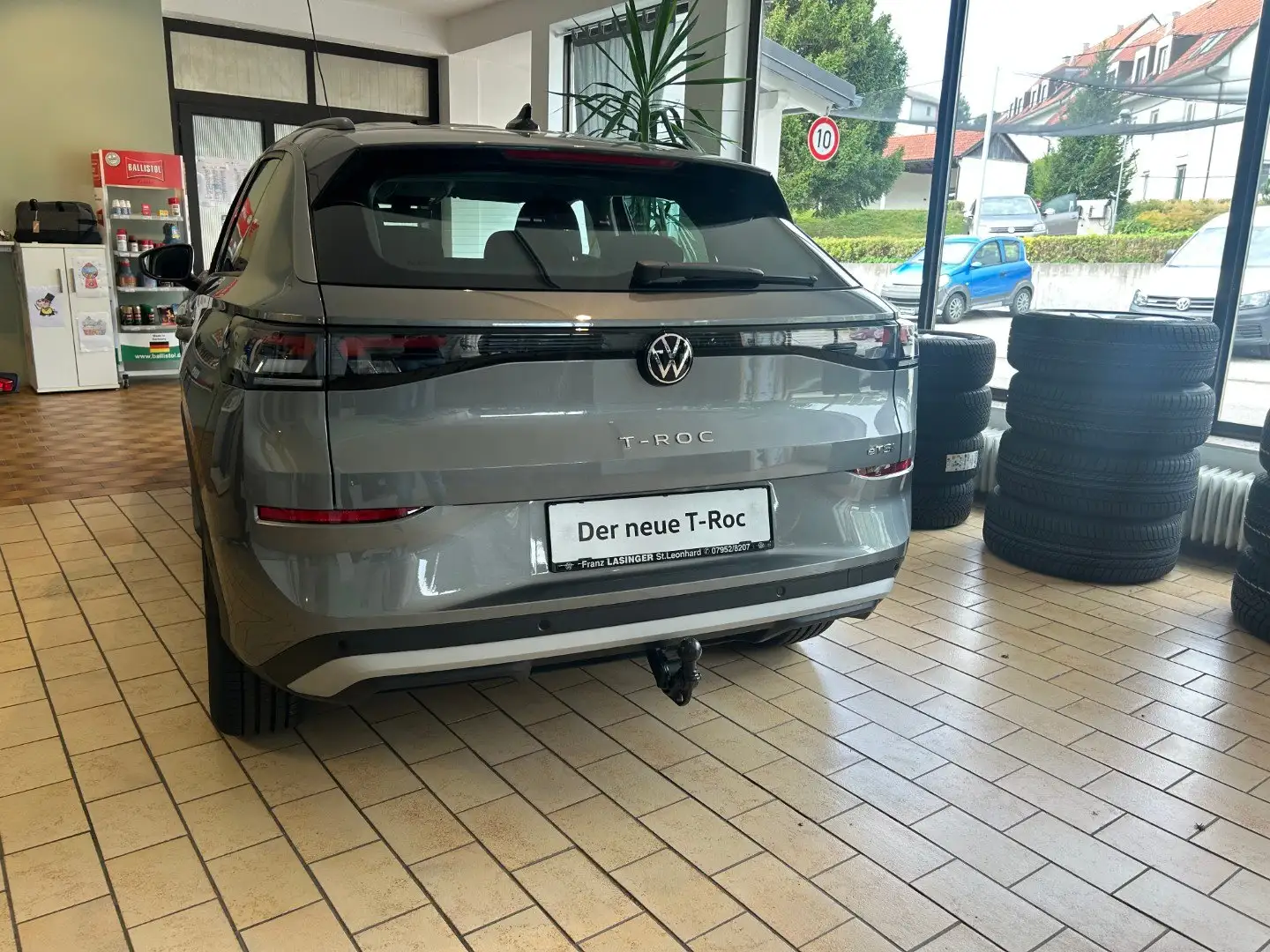 Volkswagen T-Roc 4Me eTSI DSG Grau - 2