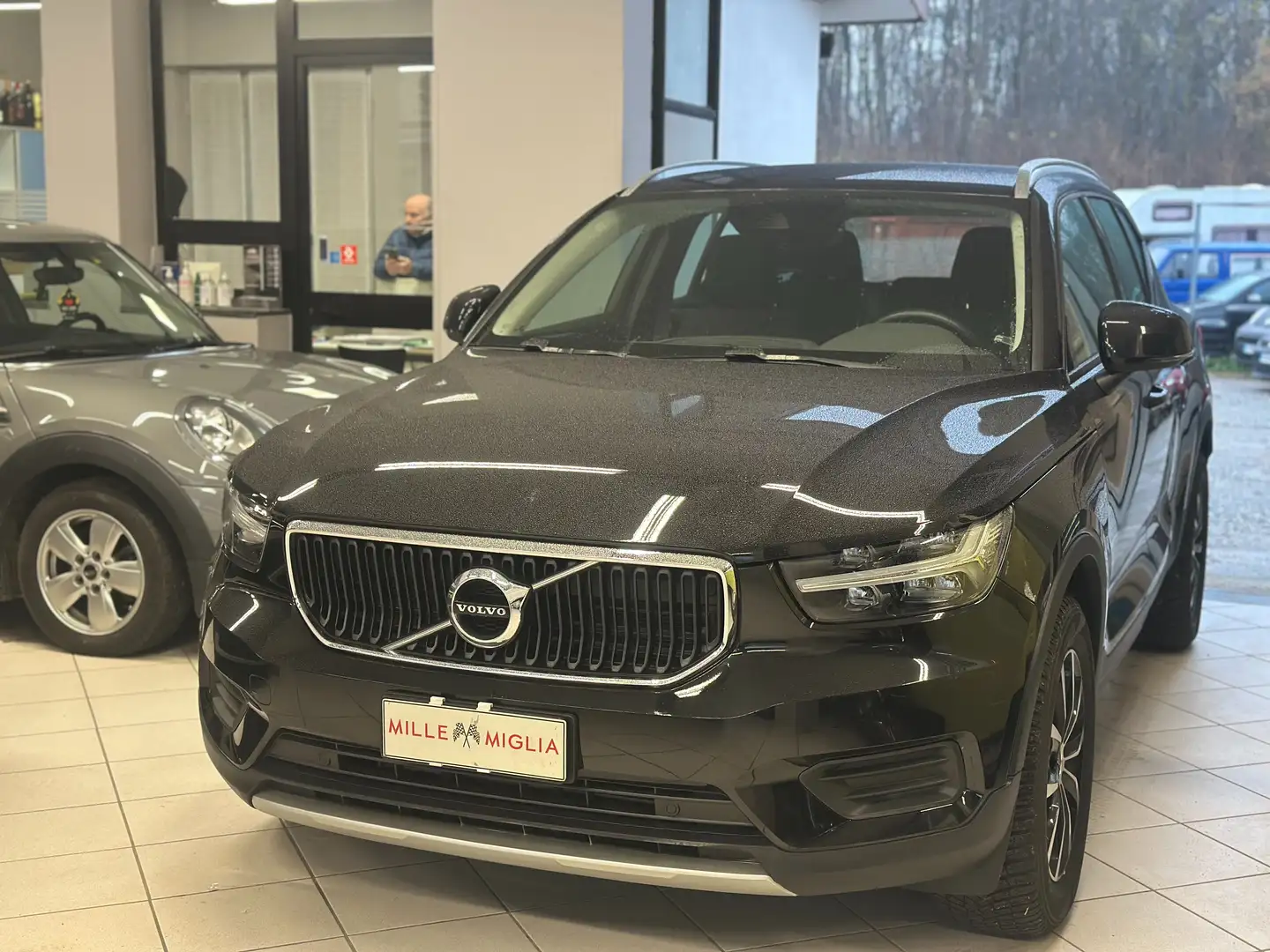 Volvo XC40 XC40 1.5 t2 Momentum  auto Zwart - 2