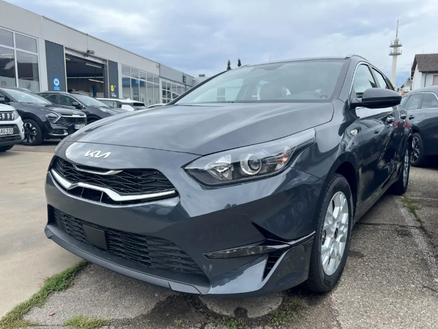 Kia Ceed SW / cee'd SW 140 PS DCT VISION KOMFORT NAVI Apple CarPlay Andro Gris - 2