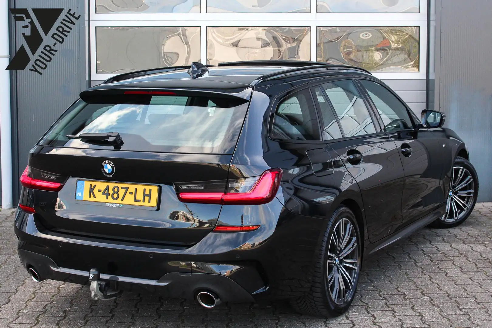 BMW 318 3-serie Touring 318i M Sport Executive Edition Aut Zwart - 2