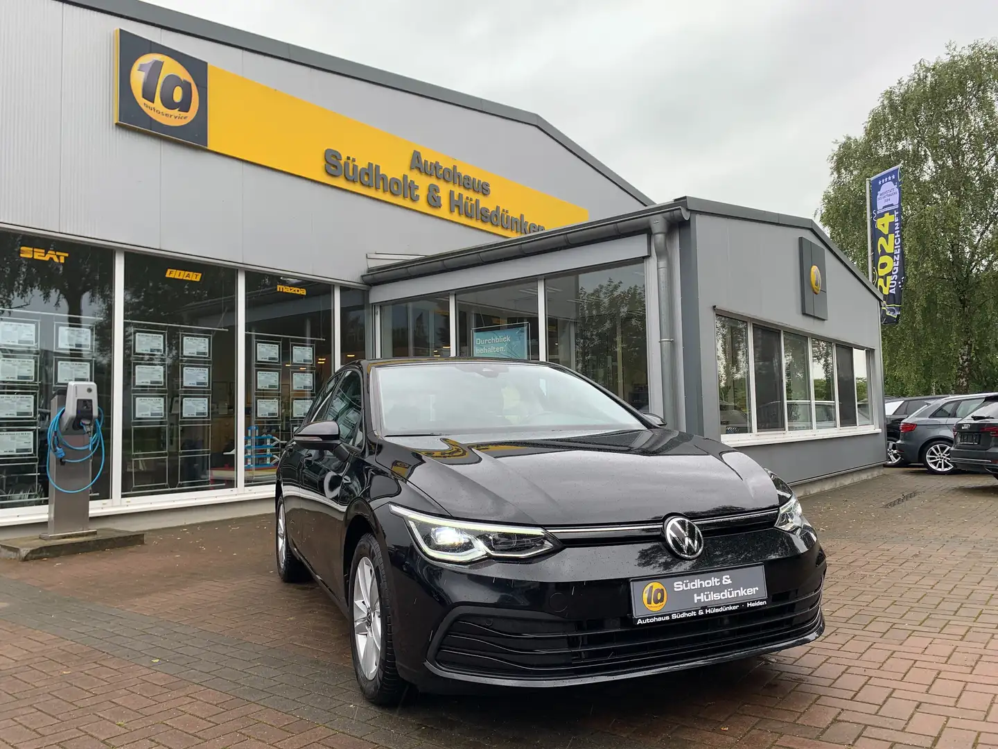 Volkswagen Golf Life LED-Plus / ACC / SHZ / Navi / Lane / App Noir - 1