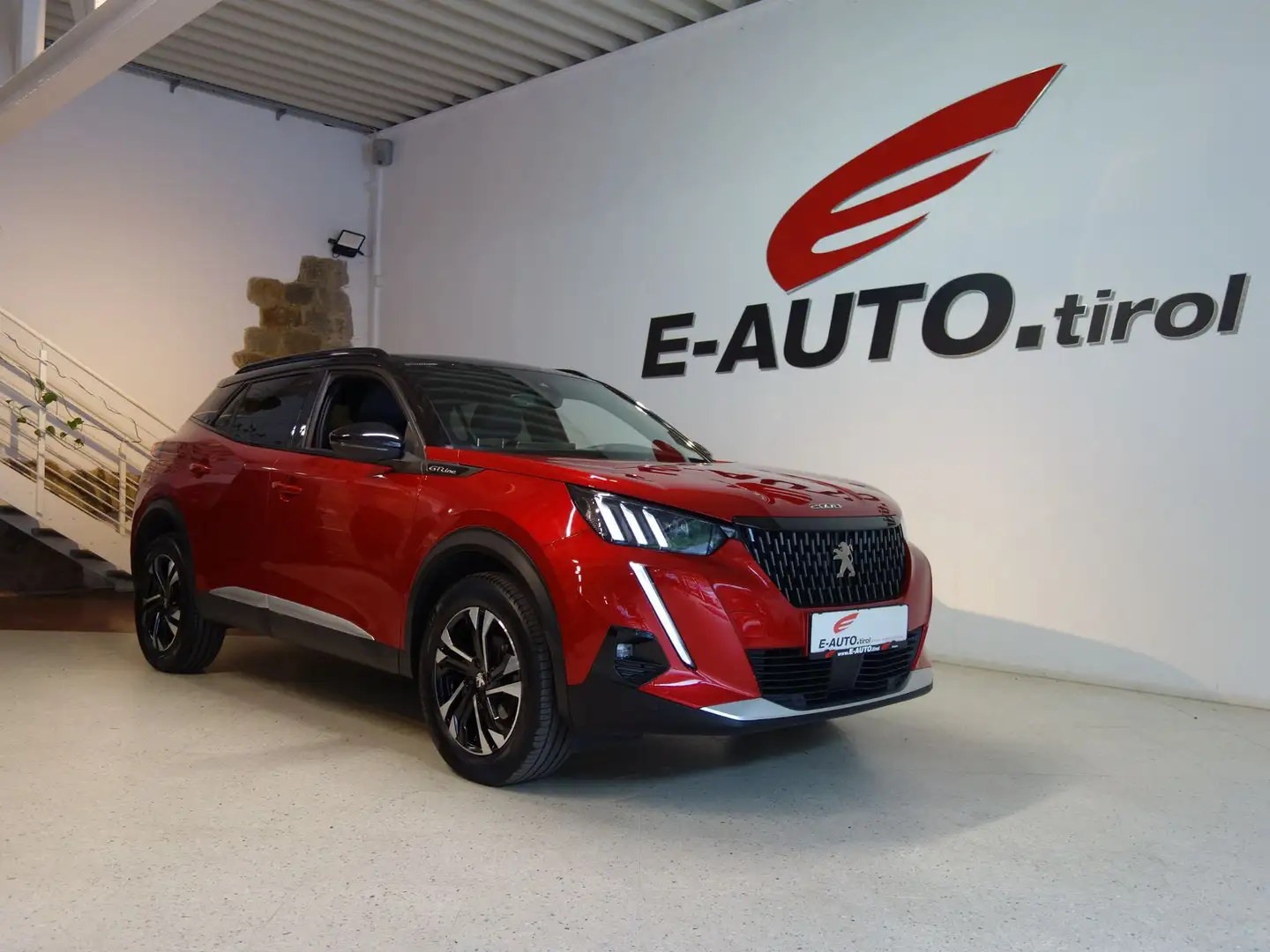 Peugeot 2008 GT-LINE *ERSTBESITZ *CARPLAY *SERVICEGEPFLEGT Rot - 1