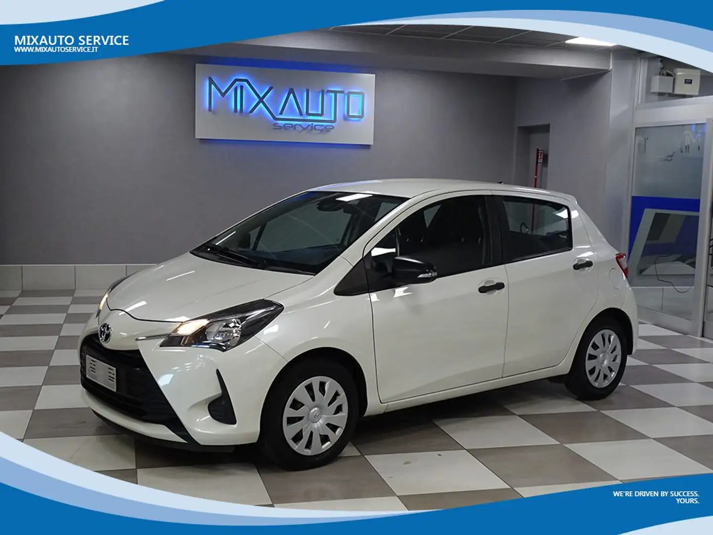 Toyota Yaris 1.5 5 Porte Cool EU6 Bianco - 1