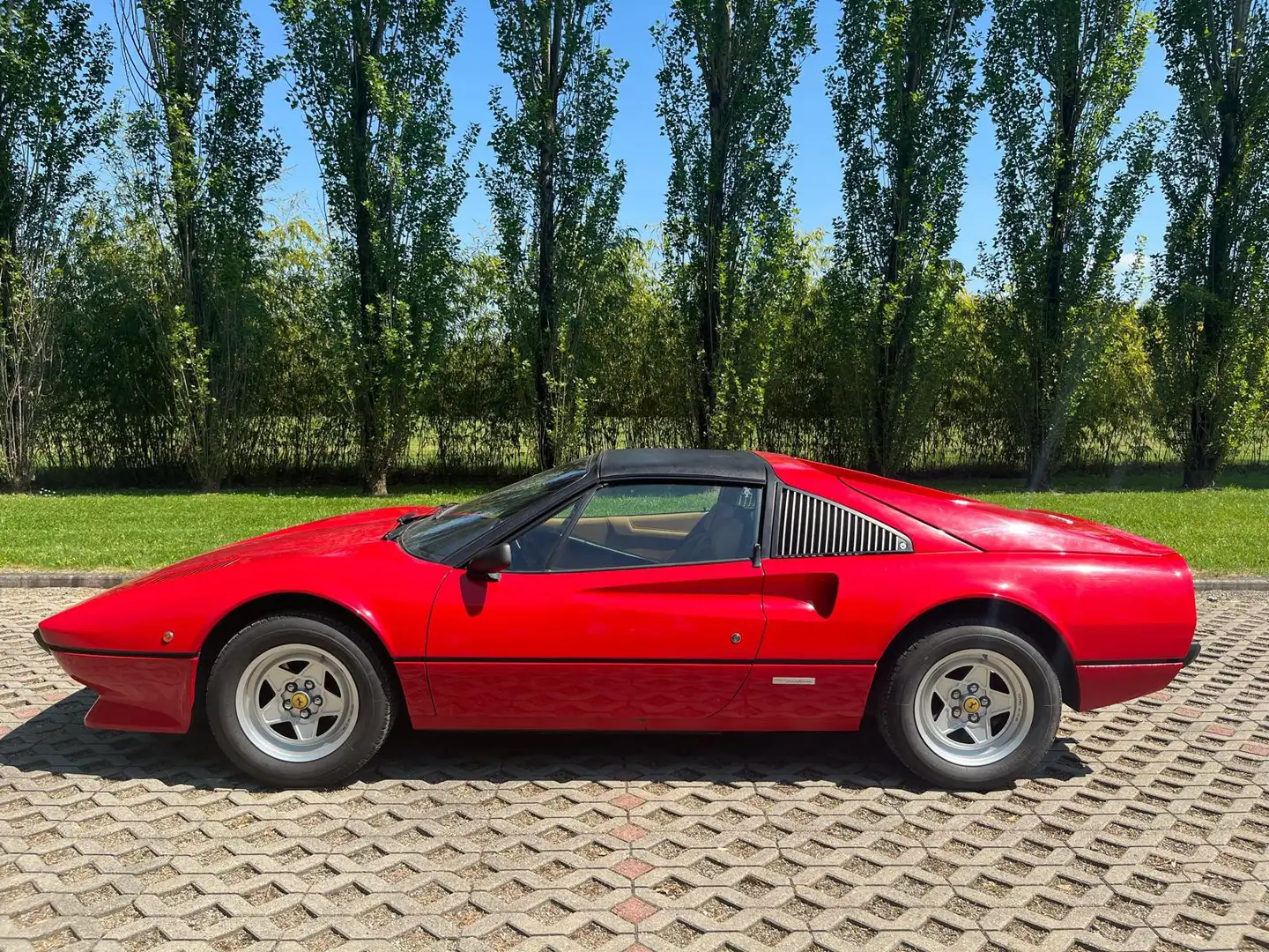 Ferrari 208 2.0 GTS - 2