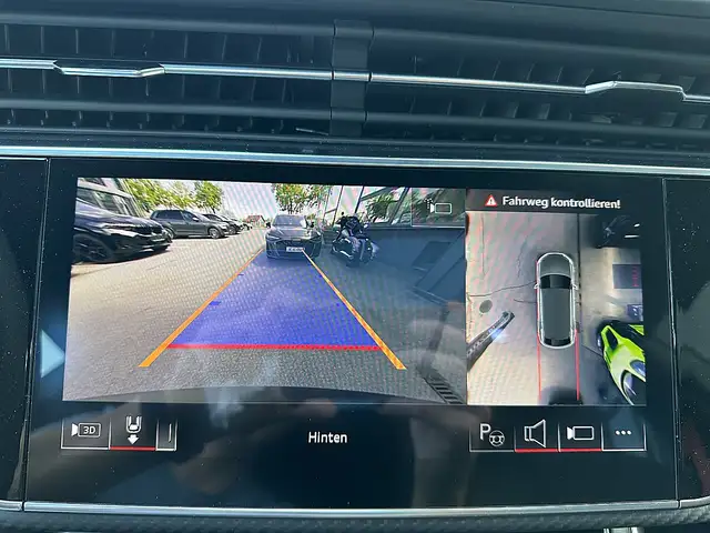 Audi Q8 TFSI e PHEV quattro / ALLBLACK Ansicht 36