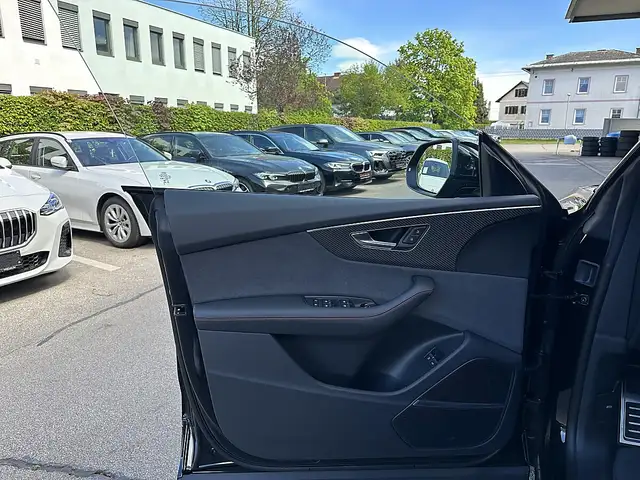 Audi Q8 TFSI e PHEV quattro / ALLBLACK Ansicht 31