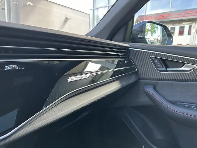Audi Q8 TFSI e PHEV quattro / ALLBLACK Ansicht 38
