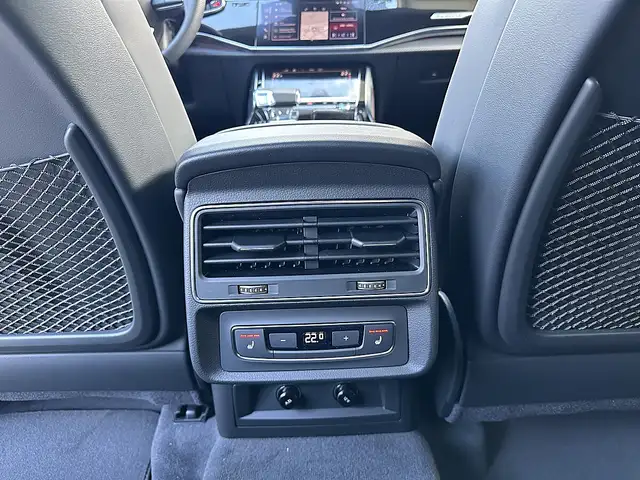 Audi Q8 TFSI e PHEV quattro / ALLBLACK Ansicht 18
