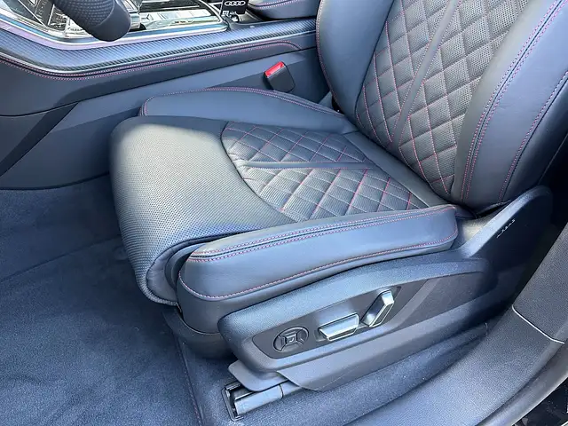 Audi Q8 TFSI e PHEV quattro / ALLBLACK Ansicht 35