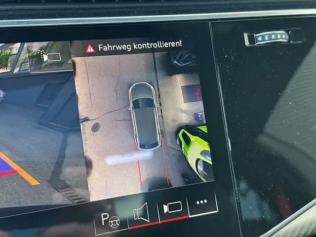 Audi Q8 TFSI e PHEV quattro / ALLBLACK Ansicht 37
