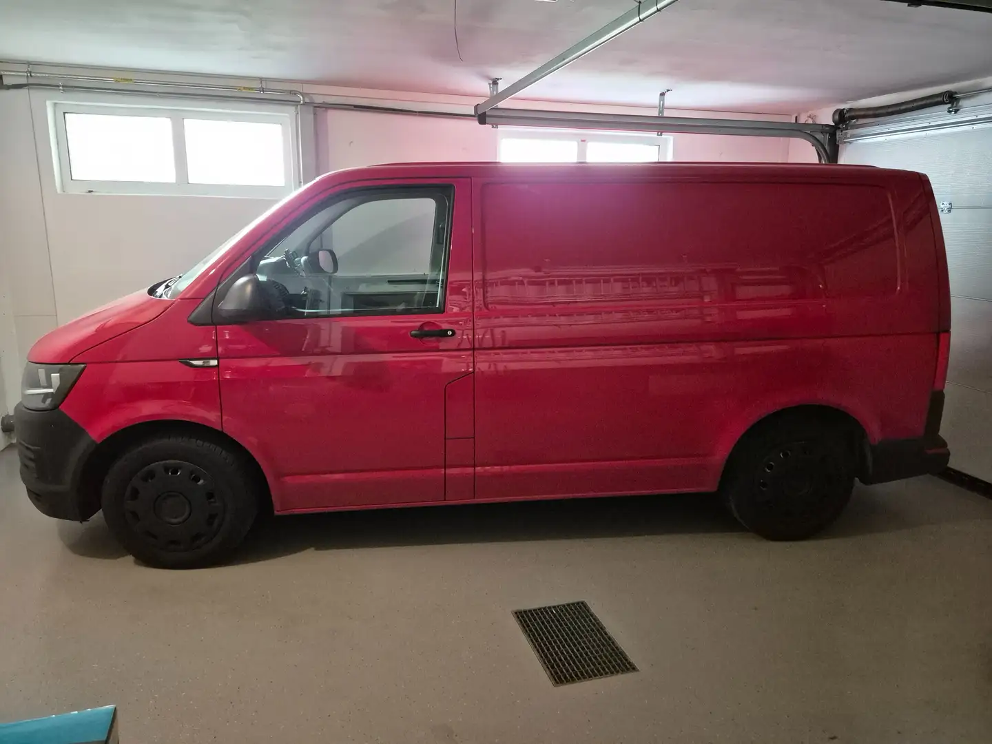 Volkswagen T6 Transporter Kastenwagen KR 2,0 TDI BMT Rot - 1