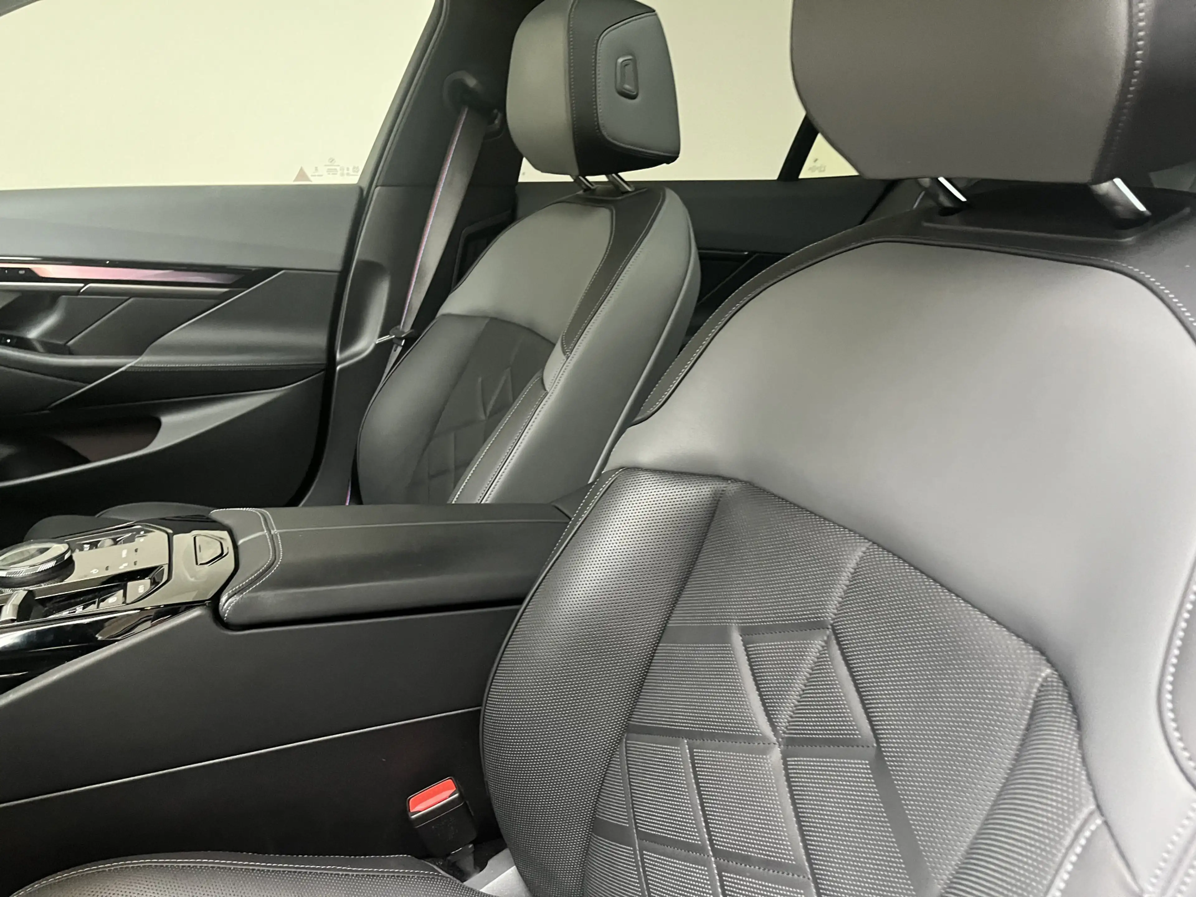 BMW 550 5-serie Touring 550e xDrive M-Sport Pro | Panorama — photo 6