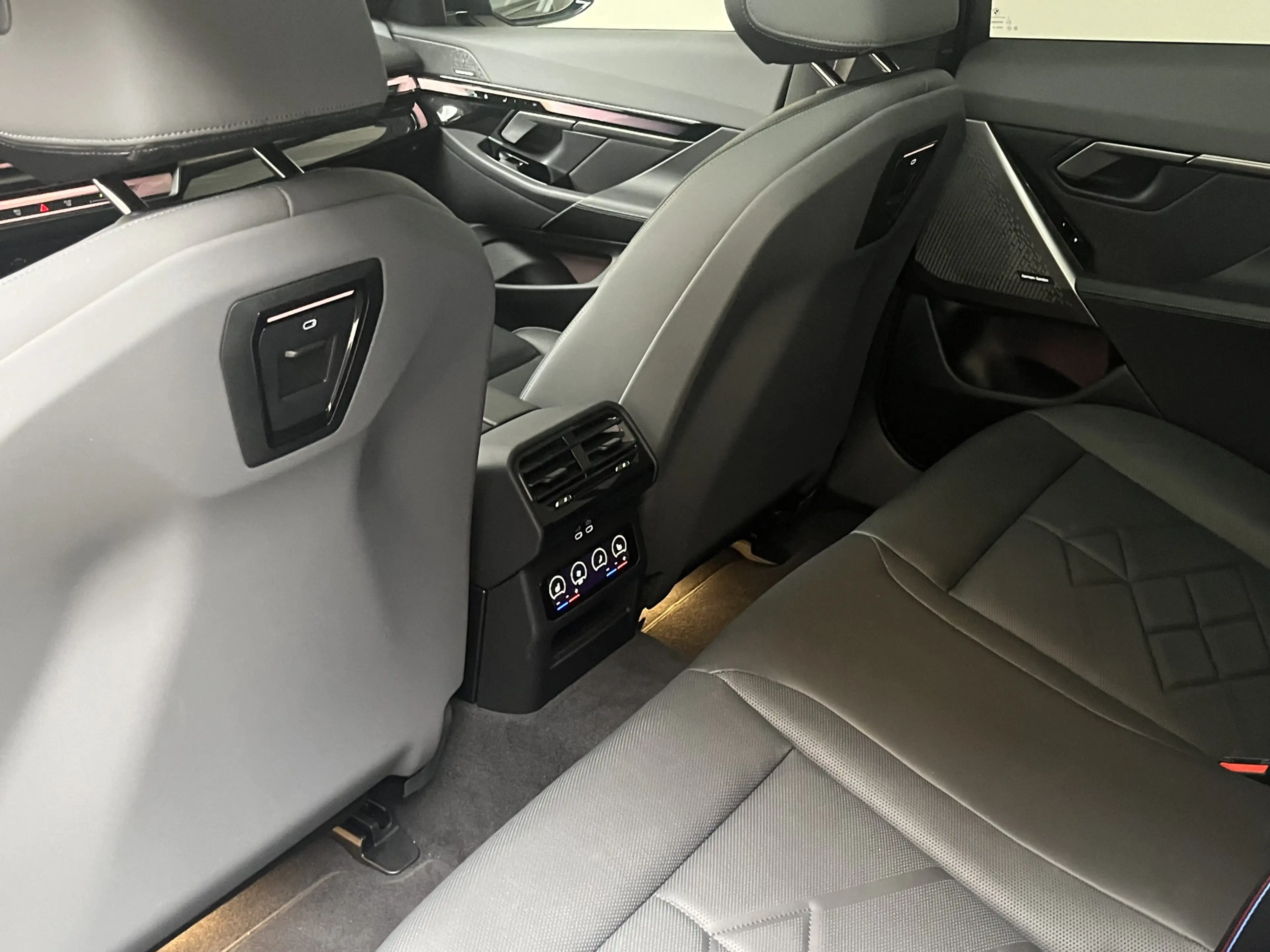 BMW 550 5-serie Touring 550e xDrive M-Sport Pro | Panorama — photo 8