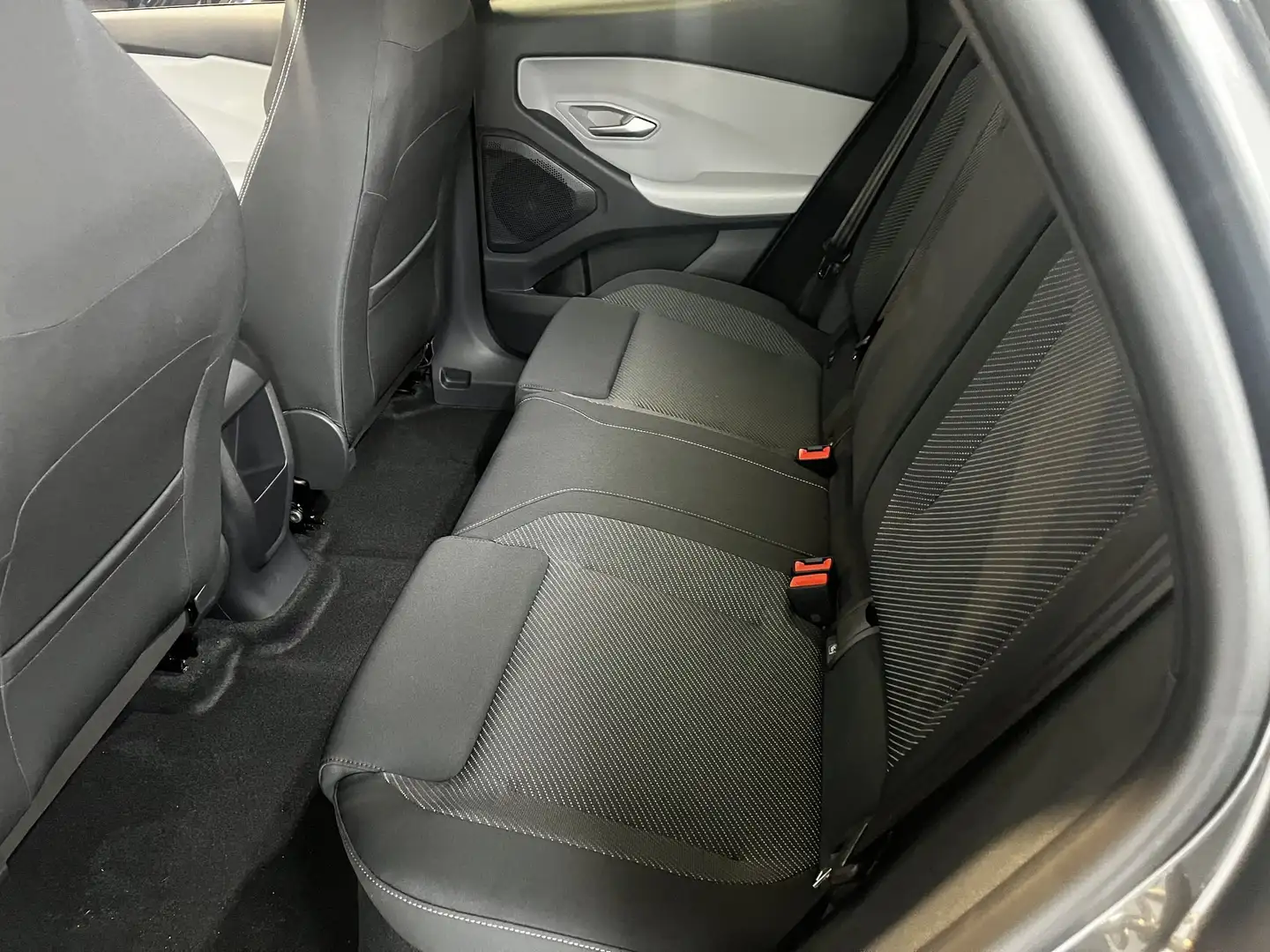 Ford Explorer Select 77 kWh RWD Negro - 2