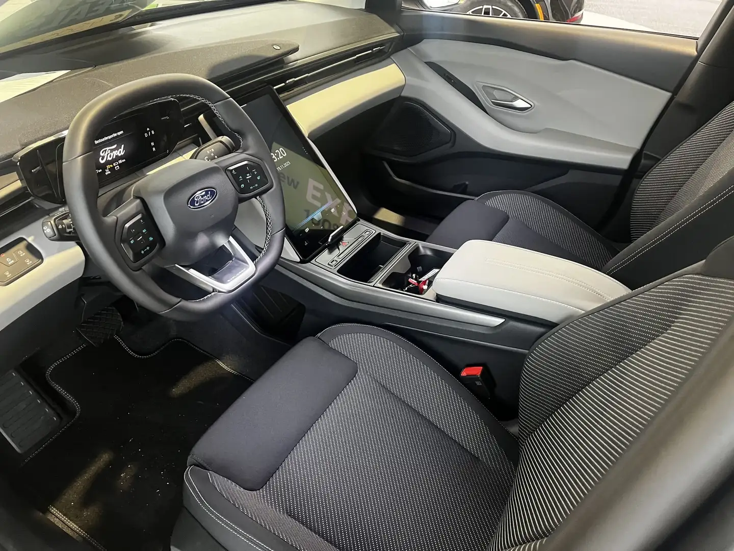 Ford Explorer Select 77 kWh RWD Negro - 1