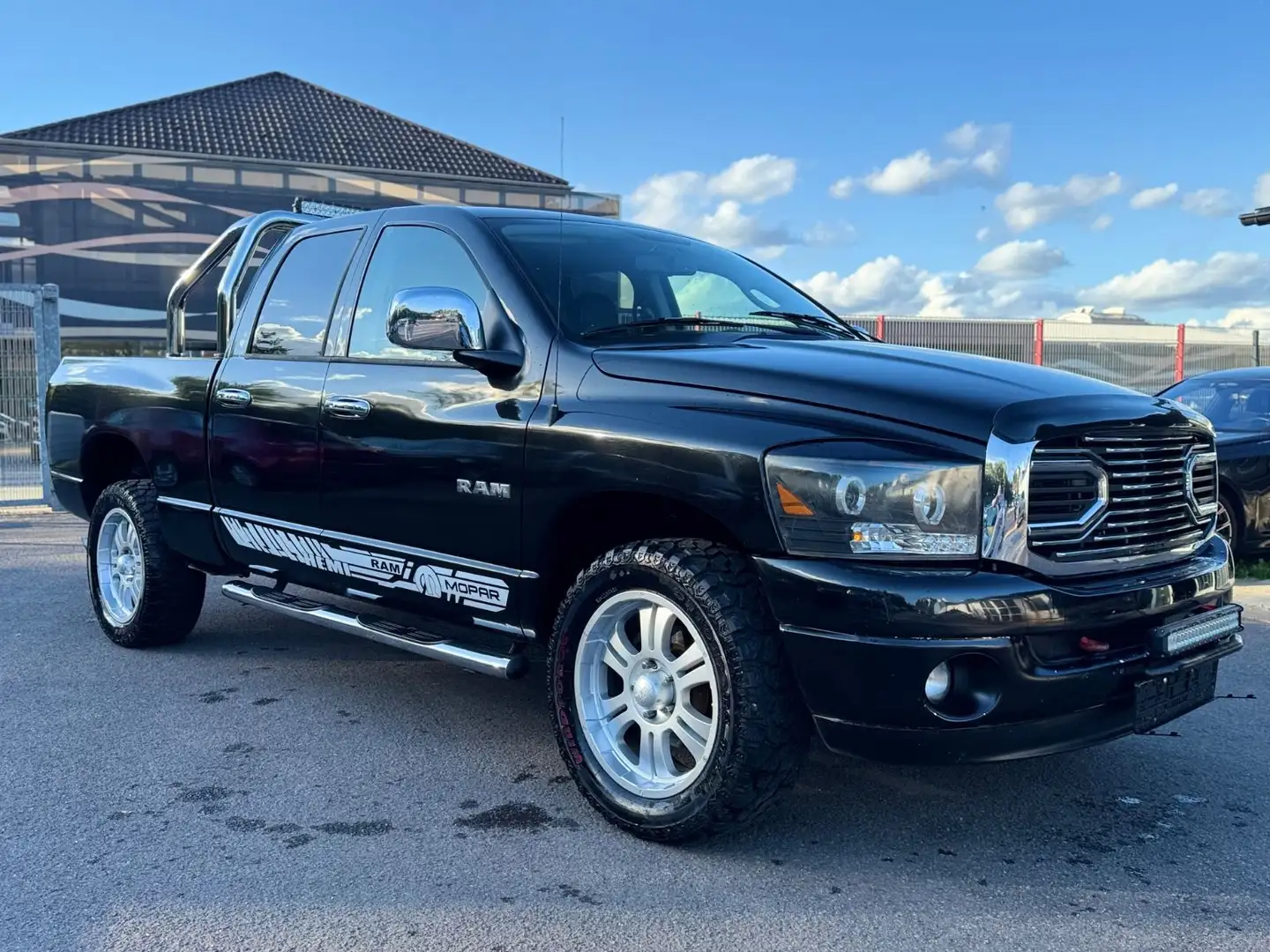 Dodge RAM Pickup 4.7 V8 Schwarz - 2