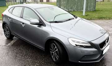 V40 2.0 D3 Momentum Geartronic