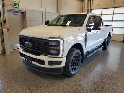 White 2026 Ford F-250 Super Duty XLT Crew Cab 4WD Pickup Truck Four-Wheel Drive Automatic