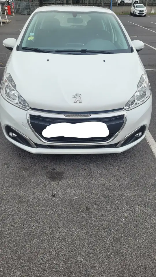 Peugeot 208 208