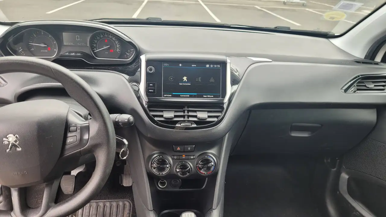 Peugeot 208 208 — photo 12