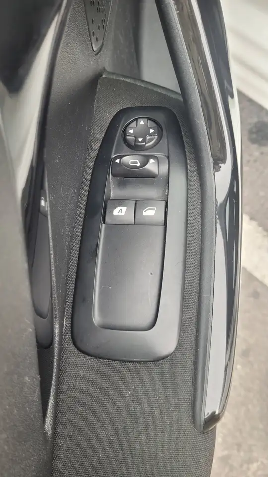 Peugeot 208 208 — photo 13
