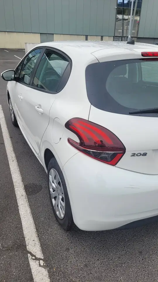 Peugeot 208 208 — photo 4