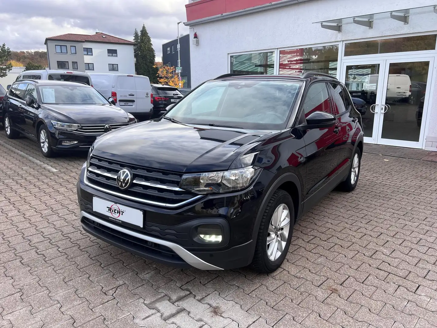Volkswagen T-Cross 1.0 TSI Life ACC App Wireless SHZ DAB Schwarz - 2